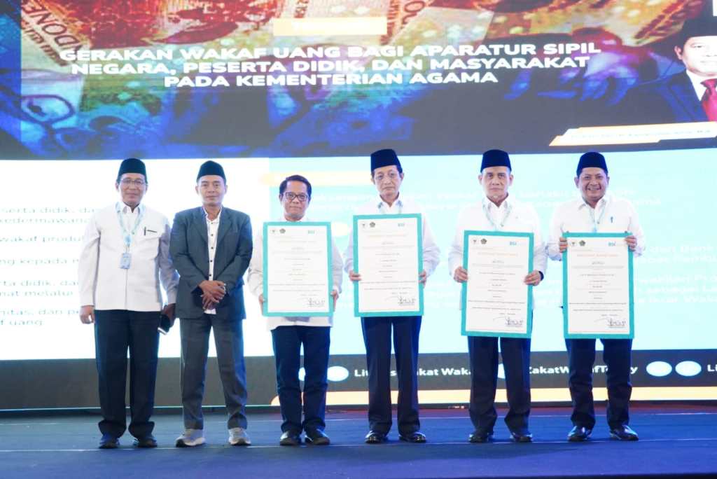 Wakafkan Rp100 Juta, Menag Rilis Gerakan Wakaf&nbsp;Uang