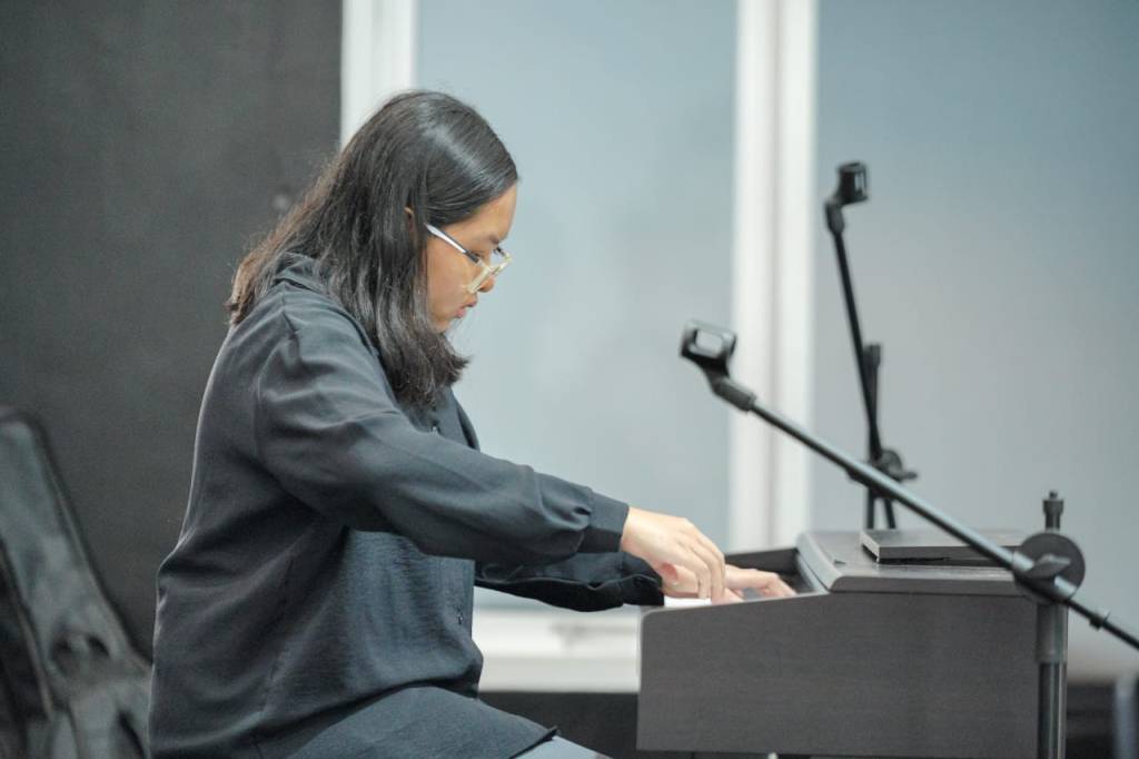 Azizahra Schone: Pianis Muda Berprestasi Raih Penghargaan Seni di Hari Disabilitas Internasional&nbsp;2024