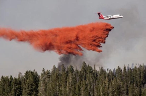 Apa itu Bubuk Merah untuk Memadamkan Api Kebakaran Los&nbsp;Angeles