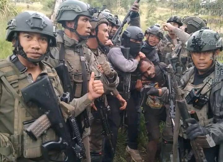 Aparat Tekuk Aske Mabel, Paha dan Betisnya Bolong, Pecatan Polisi yang ‘Ditolak Cintanya’ oleh&nbsp;TPNPB