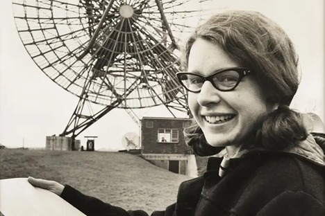 Mahasiswi Pascasarjana Astronomi Jocelyn Bell Burnell Menemukan Sinyal ‘Pria Kerdil Hijau’, Pembimbingnya Mendapat Hadiah Nobel, Kenapa No-Bell&nbsp;Prizes?